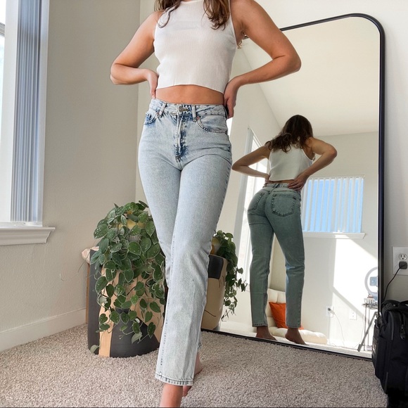 BDG Mom High Rise Jeans - Light Wash - Picture 2 of 5